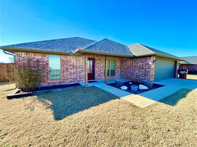 1st image of 605 Katy Ln