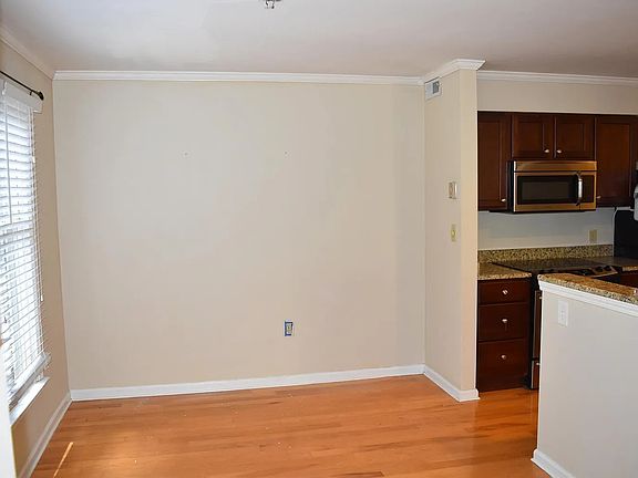 4th image of 413 W 8th St APT B