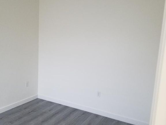 4th image of 914 W 85th St APT 5