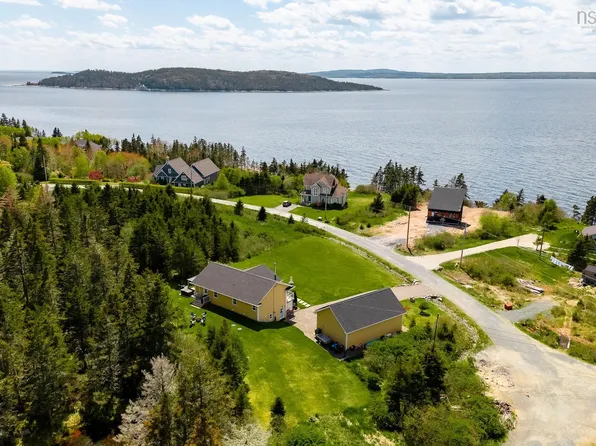 45 Amys Dr, Hacketts Cove, NS B3Z 3M3
