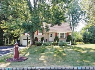 28 Crescent Dr, Whippany, NJ 07981