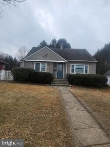 31 Penn Valley Dr, Yardley, PA, 19067
