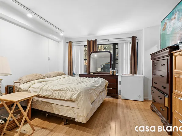 405 East 63rd Street image 2 of 4