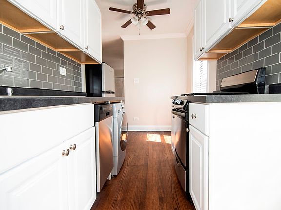4th image of 837-39 W Cornelia Ave #37-10S
