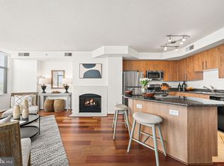 Clarendon 1021, Arlington, VA 22201