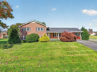 690 Mountain View Dr, Wytheville, VA 24382