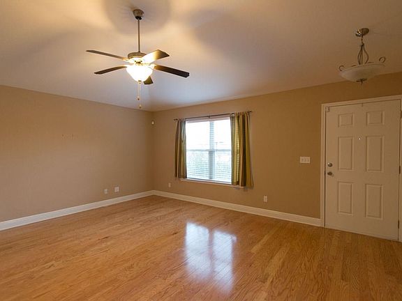 4th image of 2563 Fiddlers Cir