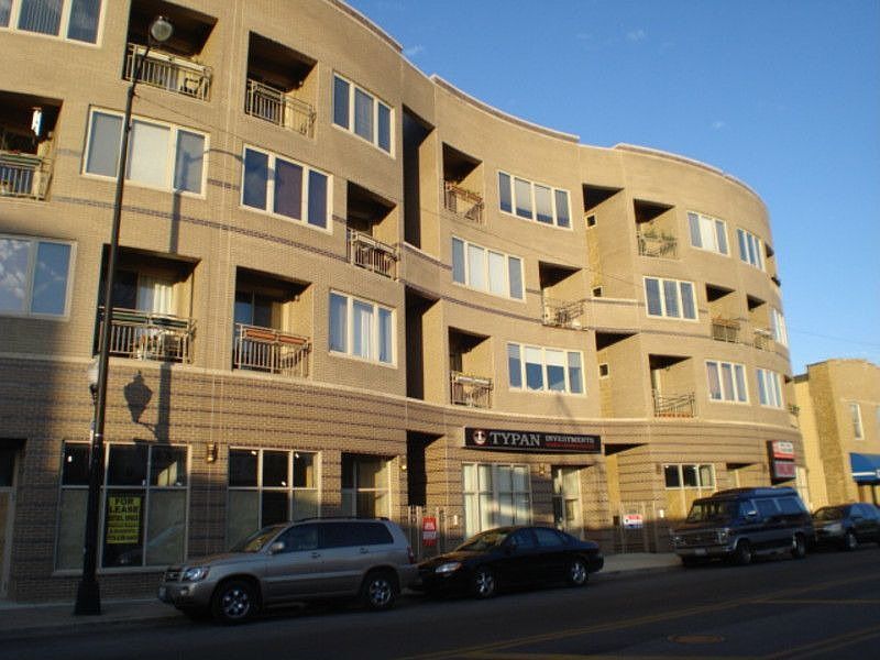 1st image of 4919 N Lincoln Ave APT 2