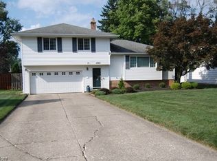 11746 Lafayette Dr, Parma Heights, OH 44130