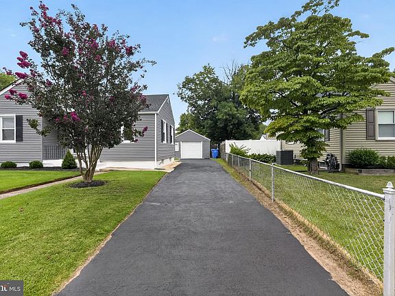 2nd image of 32 Stanford Rd