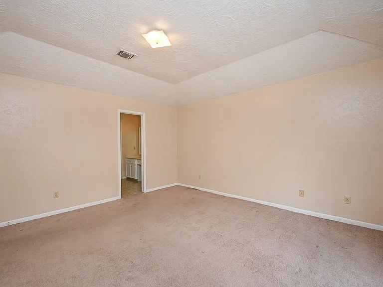 7918 Chancel Dr — Photo 14