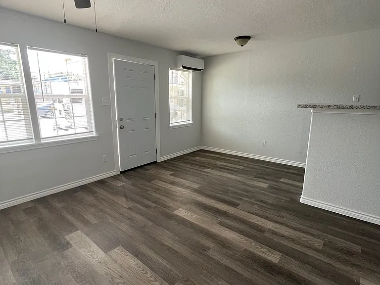 4001 Yellowstone Blvd — Photo 6