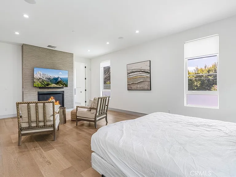 4435 Camellia — Photo 36