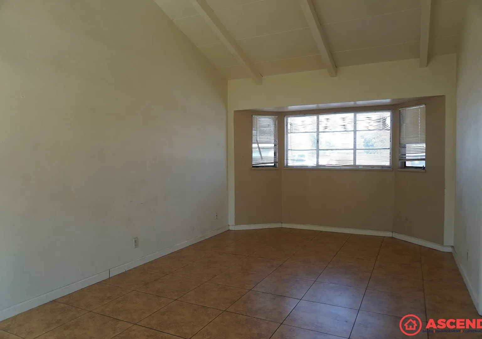 1700 Shamrock Way — Photo 4