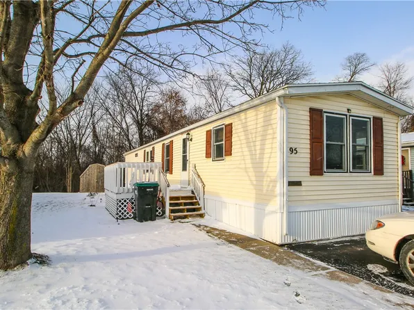 95 Locust Dr, Hamlin, NY 14464