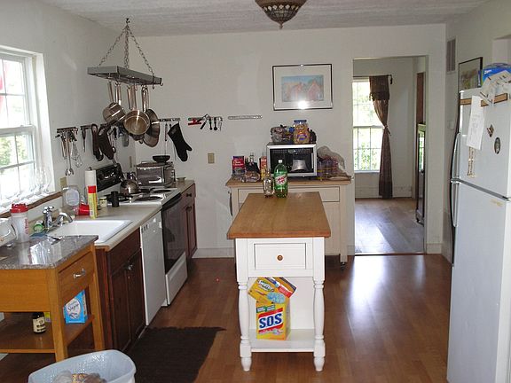 Kitchen (see http://www.liveinurbana.com for more info)