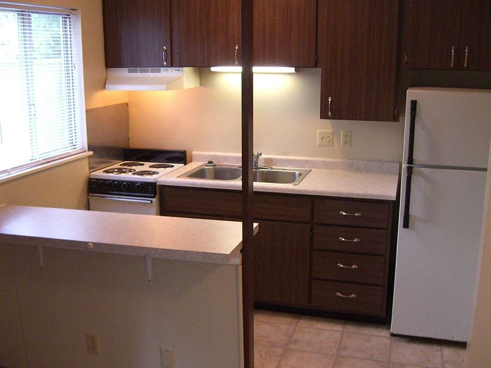 2nd image of 1700 Columbia St APT 6