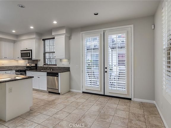 4th image of 4098 E Emory Ln #10