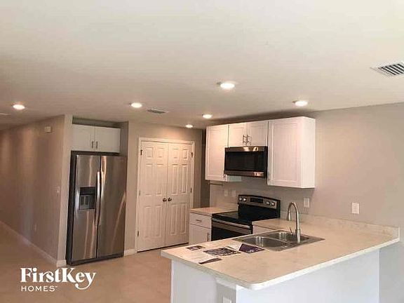 4th image of 3725 NE 23rd Pl