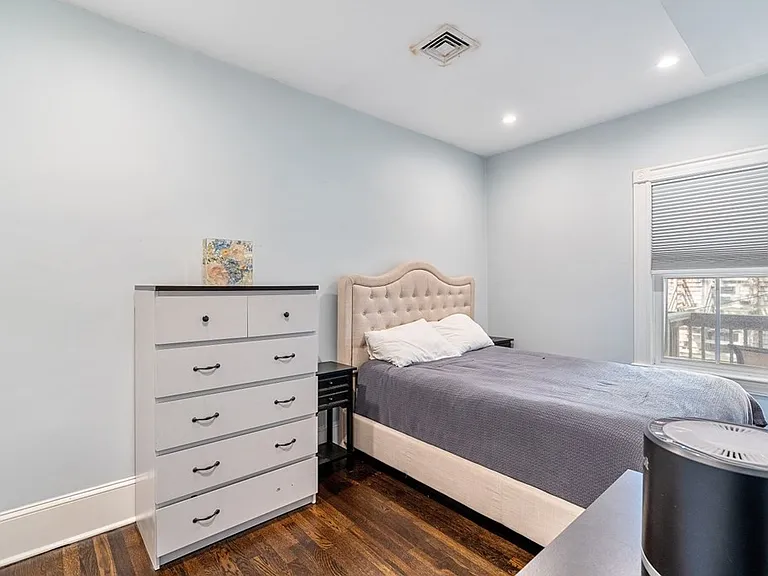 176 Bowen St #3 — Photo 8