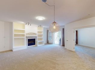 318 Discovery Ridge Blvd SW, Calgary, AB T3H5L8