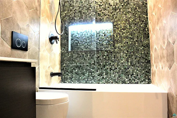 Rented by EXR | media 64