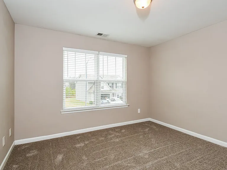 602 Fieldcrest Dr — Photo 12
