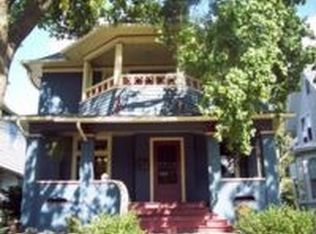 225 Villa St, Elgin, IL 60120