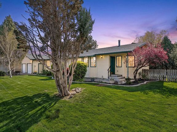 4th image of 2931 NE Vista Way