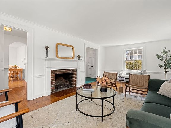 4th image of 424 Washington St