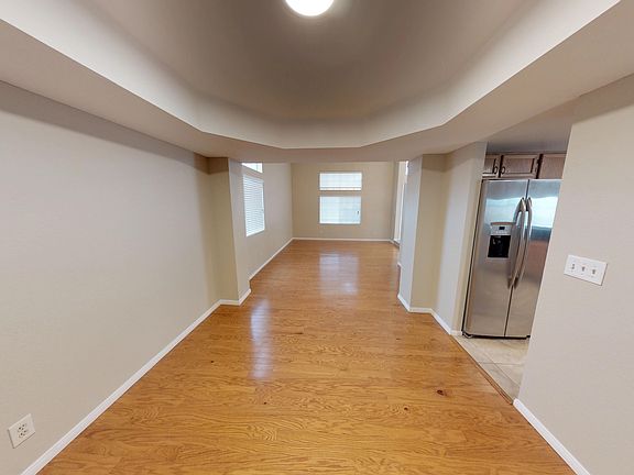 4th image of 19 Reyburn Dr