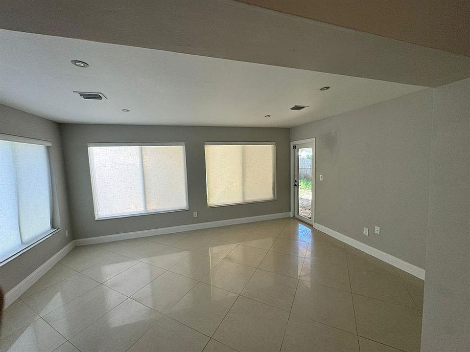 1st image of 4411 NE 15th Way #0