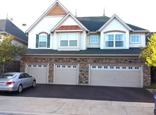 374 Bay Tree Cir, Vernon Hills, IL 60061