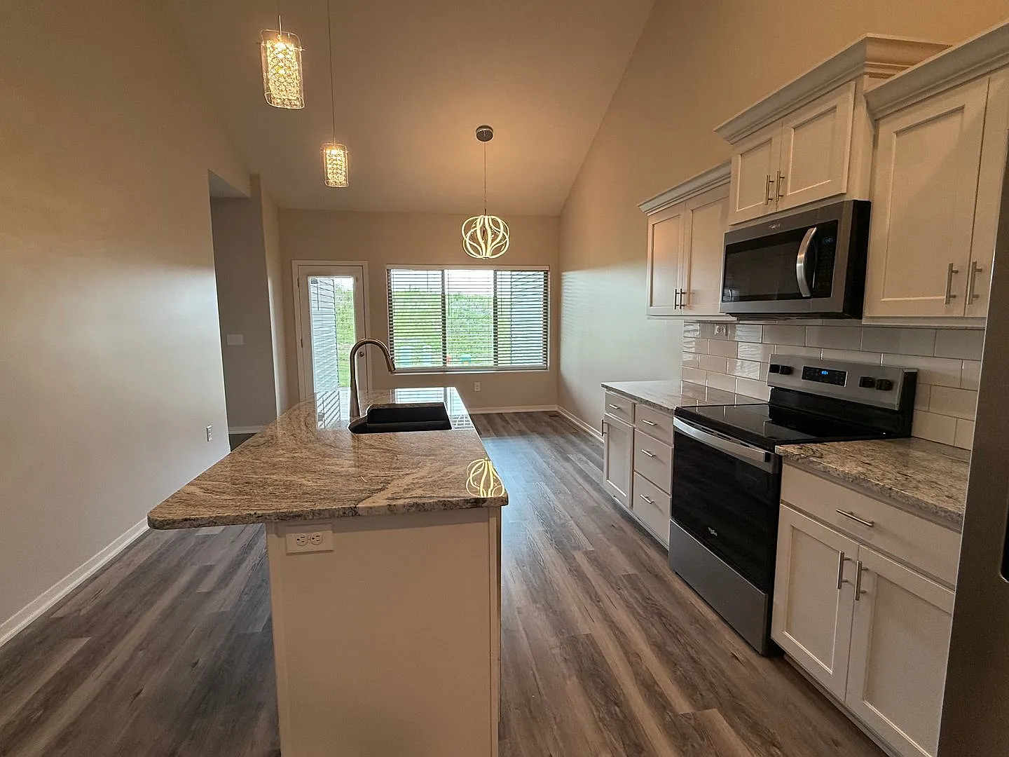 Brand New 3 bedroom/3 bathroom ranch townhome in Waverly — Photo 4
