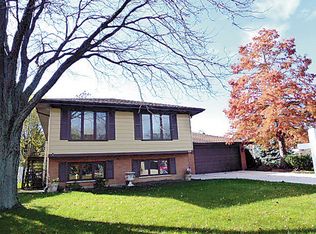 909 Lancaster Ave, Downers Grove, IL 60516