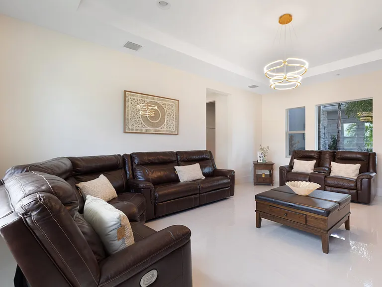 9124 Coral Isles Cir — Photo 32