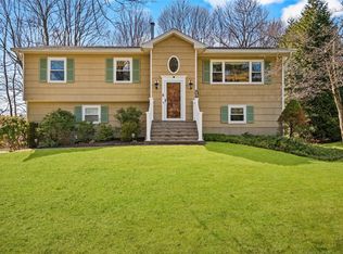 2861 Mead St, Yorktown Heights, NY 10598