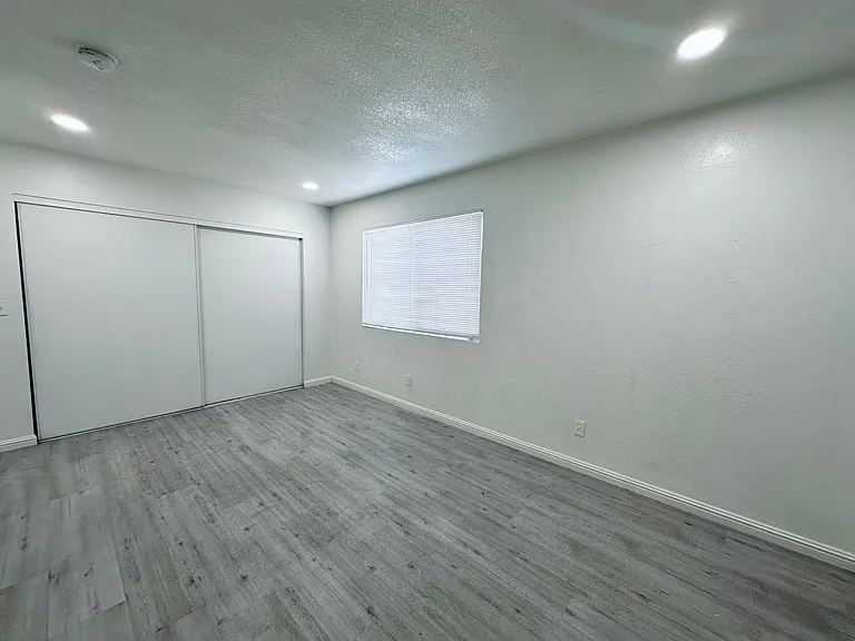 4225 Stewart Ave — Photo 19