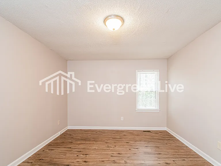 2716 Shaftsbury St — Photo 14