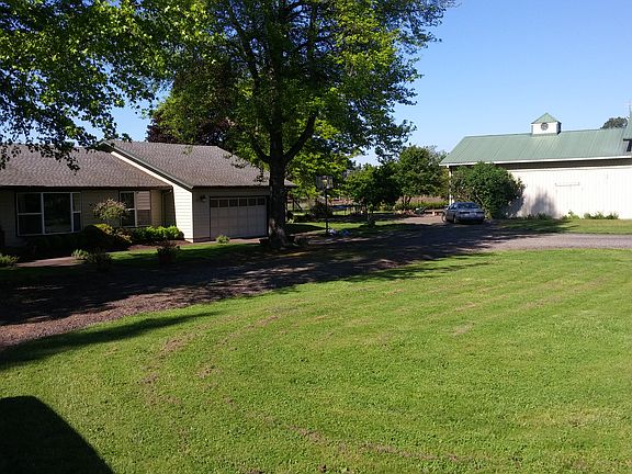 Front Yard House/Barn