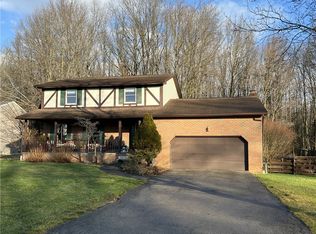 3238 Greentree Cir, New Castle, PA 16105