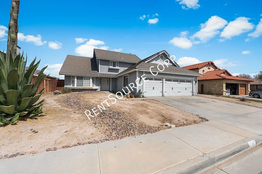 4 Bedroom Pool Home for Rent in West Palmdale! — Photo 2