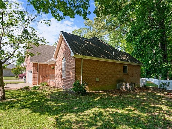 3rd image of 113 Brookview Ct