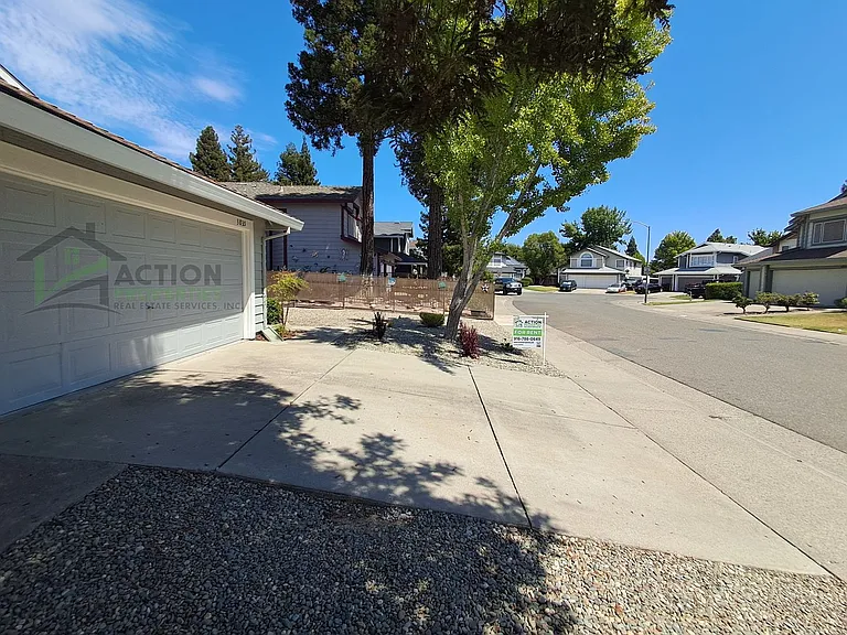 3835 Hunters Glen Pl — Photo 6