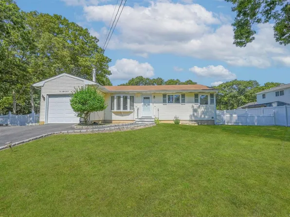 157 Jamaica Avenue, Medford, NY 11763