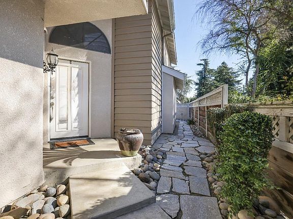 5th image of 1414 E Castleview Ave