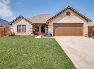 308 Glenview Dr, Aubrey, TX 76227