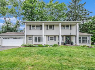 30176 Pipers Lane Ct, Farmington Hills, MI
