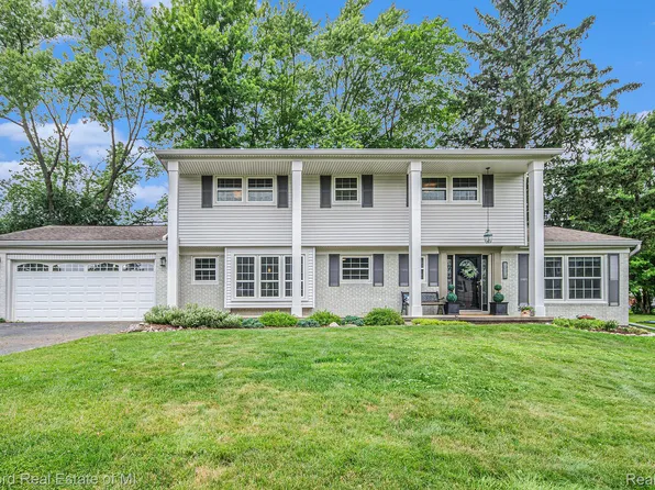 30176 Pipers Lane Ct, Farmington Hills, MI 48334