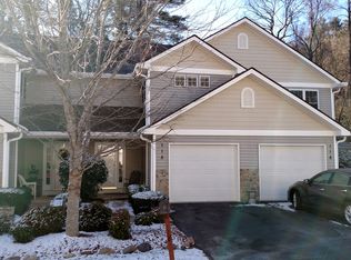 118 Ewarts Pond Rd, Hendersonville, NC 28739